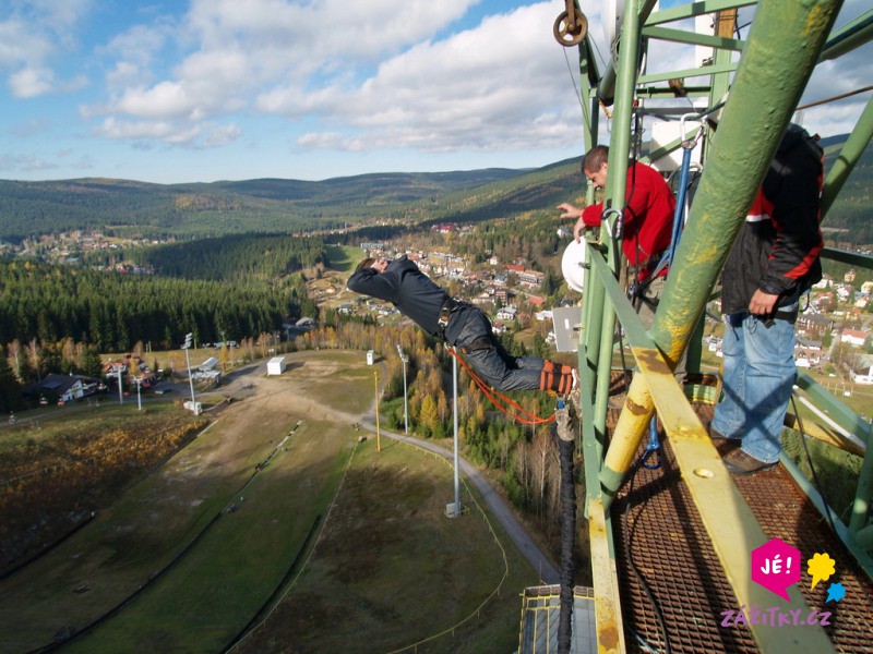 Bungee jumping z věže ve dvou