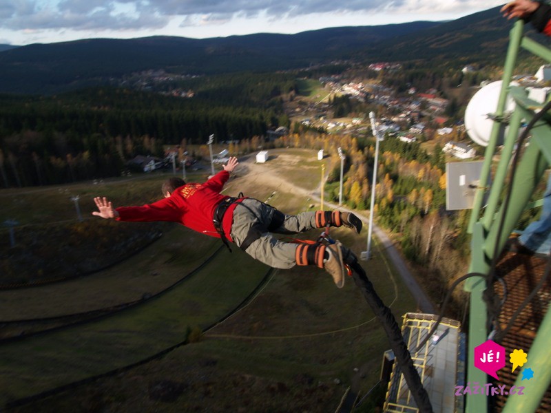 Bungee jumping z věže